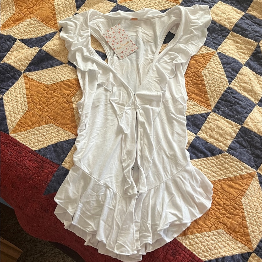 Free People/Ruffle me away/m/white/lightweight never worn NWT